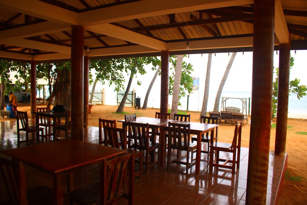 Under Water Safaris And Resort Uppuveli Buitenkant foto