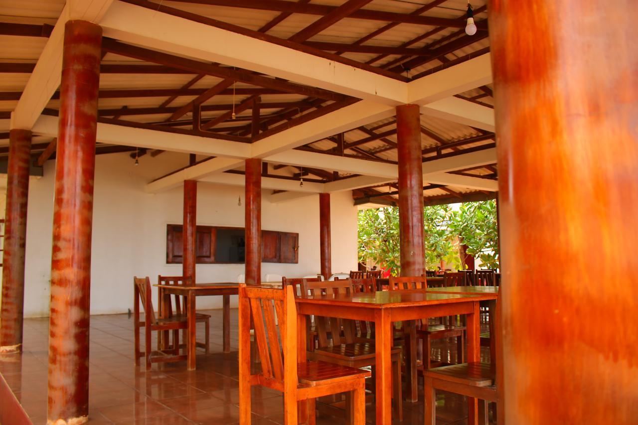 Under Water Safaris And Resort Uppuveli Buitenkant foto